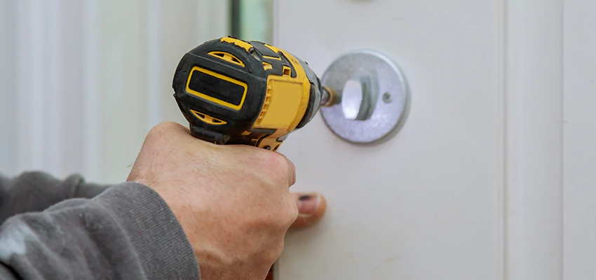 Street Locksmith For Smart Lock Repair in Miami, FL